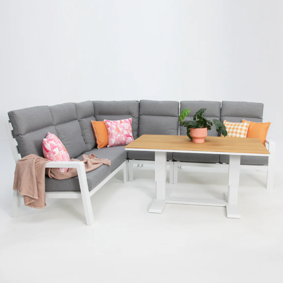 Dellaware Corner Lounge Setting - Image 3