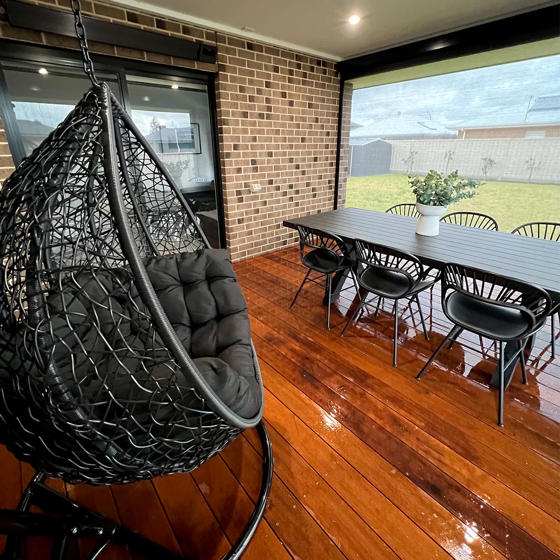 Kakadu Pod Chair - Black/Black - Image 3