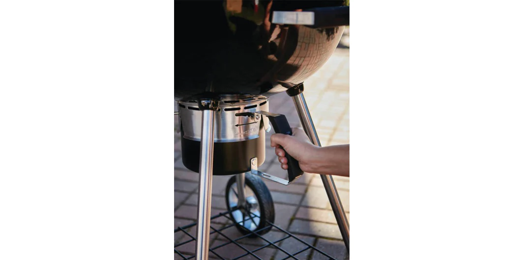 Napoleon Pro Charcoal Leg BBQ - Image 8